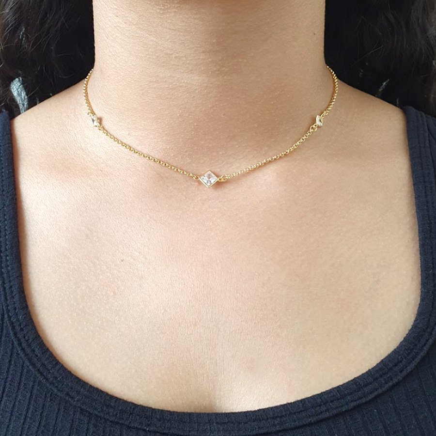 CORRENTE FEMININA COM TRÊS CRISTAL