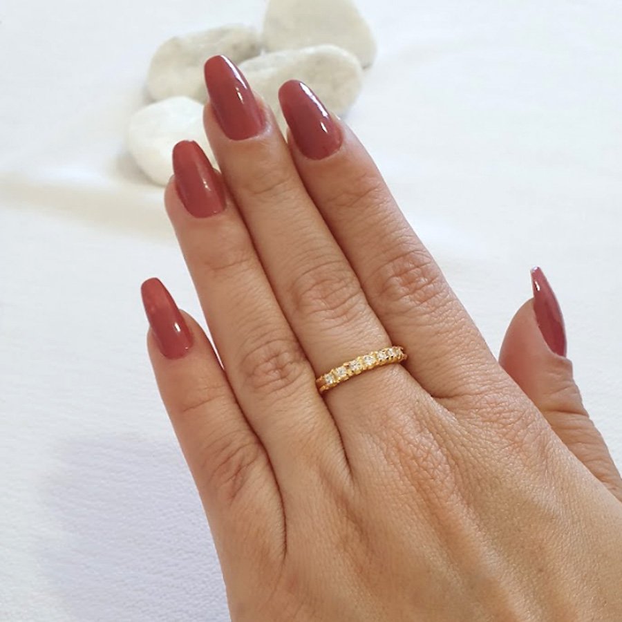 ANEL MEIA ALIANÇA COM SETE ZIRCÔNIAS