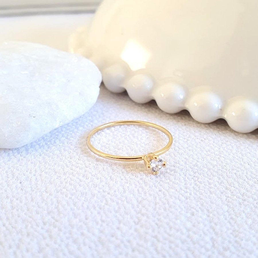 ANEL SOLITÁRIO FINO COM PEDRA DE ZIRCÔNIA