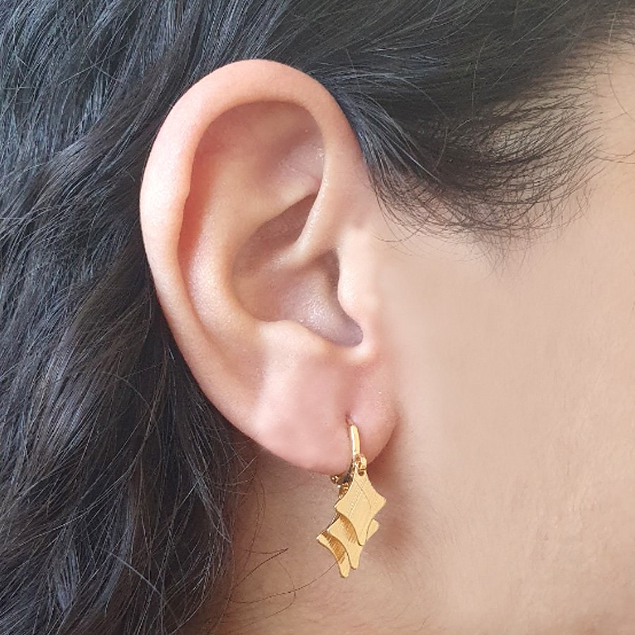 BRINCO DE ARGOLA COM PINGENTES LIXADO