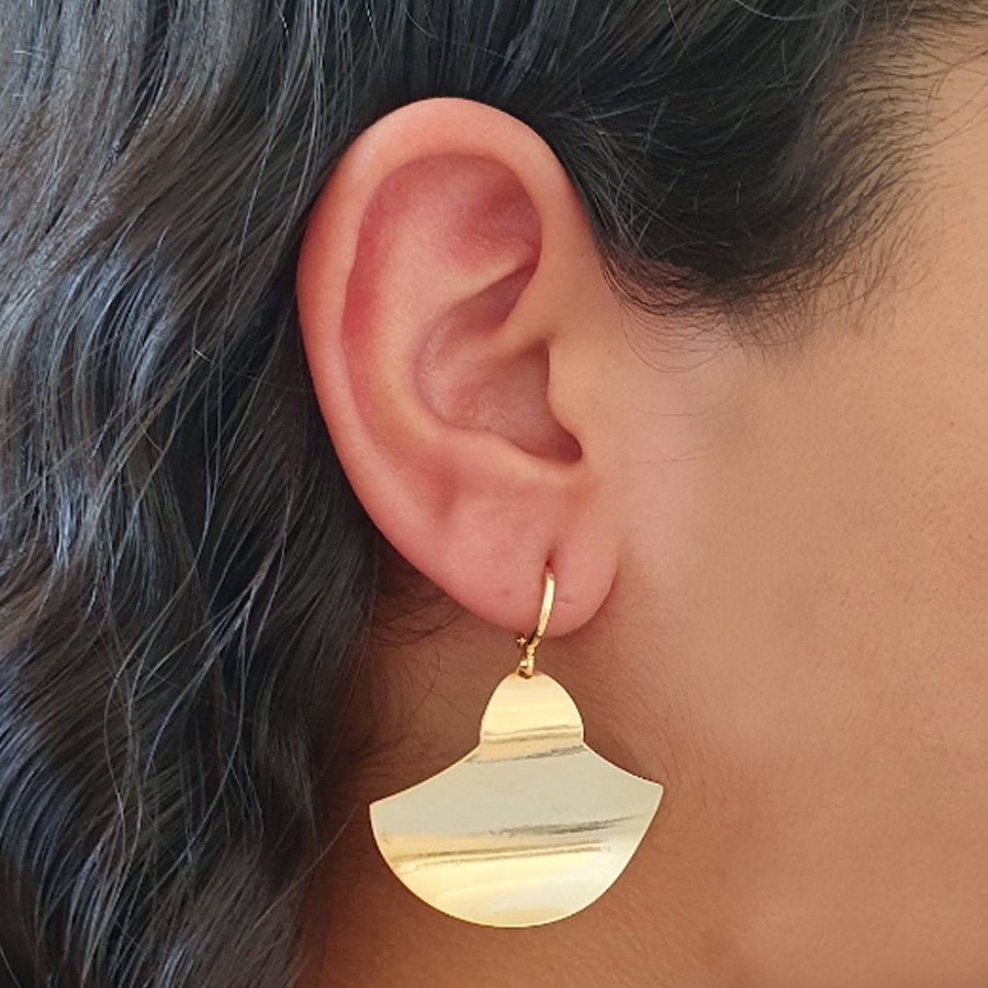 BRINCO DE ARGORA GRANDE LEQUE LISO ONDULADO