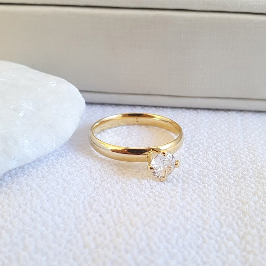 ANEL SOLITÁRIO LISO COM PEDRA DE ZIRCÔNIA