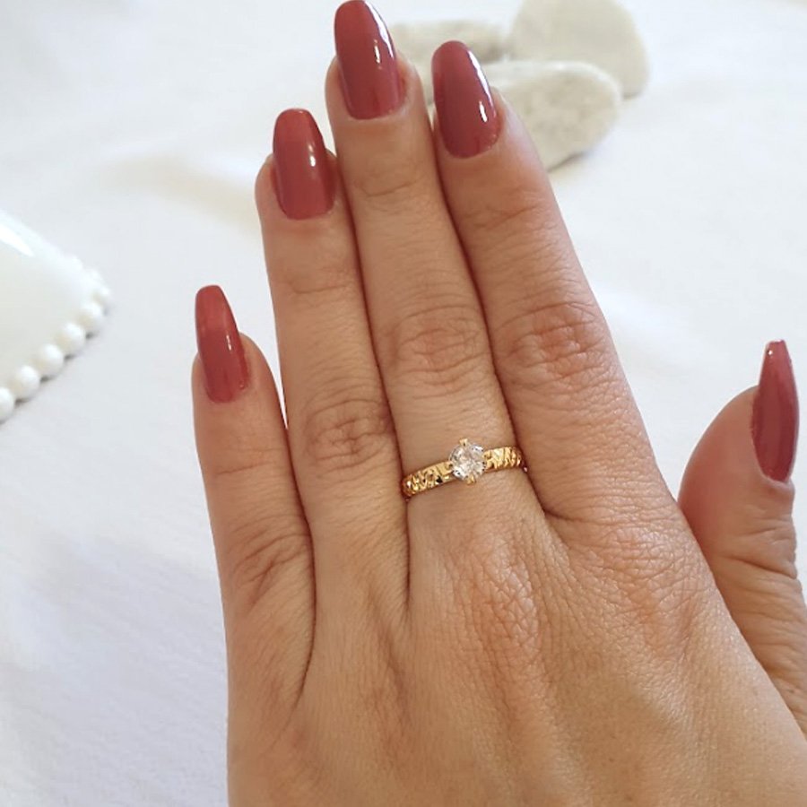 ANEL SOLITÁRIO TRABALHADO COM PEDRA DE ZIRCÔNIA