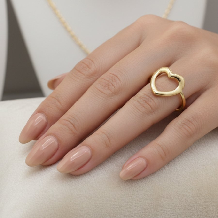 ANEL DE CORAÇÃO LISO VAZADO