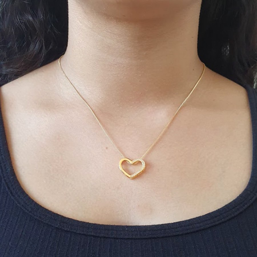 CORRENTE FEMININA COM CORAÇÃO LISO E CRAVEJADO