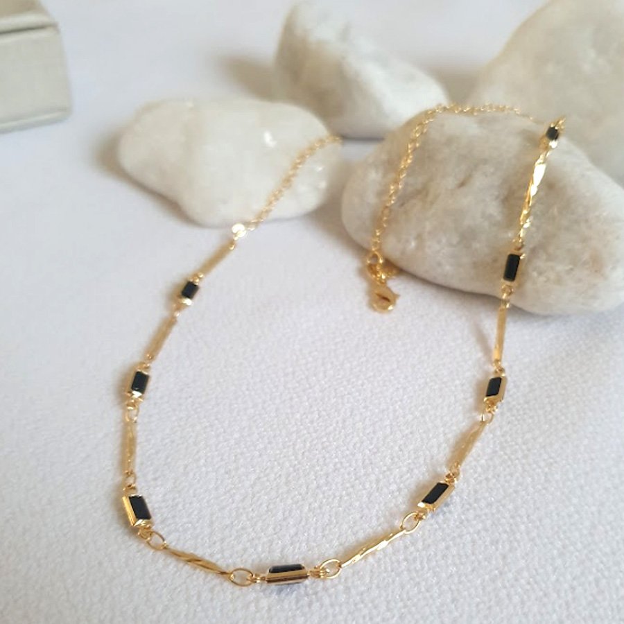 CORRENTE FEMININA CHOKER COM PEDRAS QUADRADAS