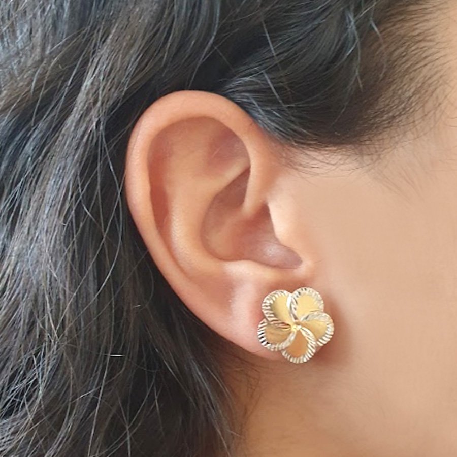 BRINCO DE FLOR DIAMANTADA COM RÓDIO