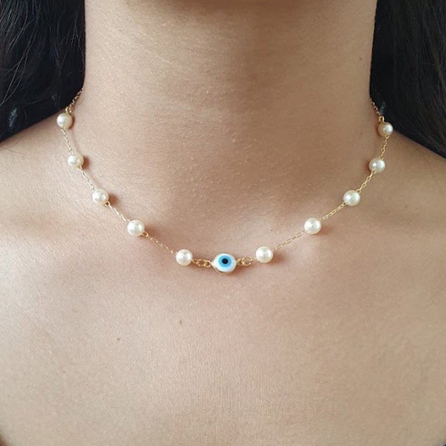 CORRENTE FEMININA COM DEZ PÉROLAS E UM OLHO GREGO