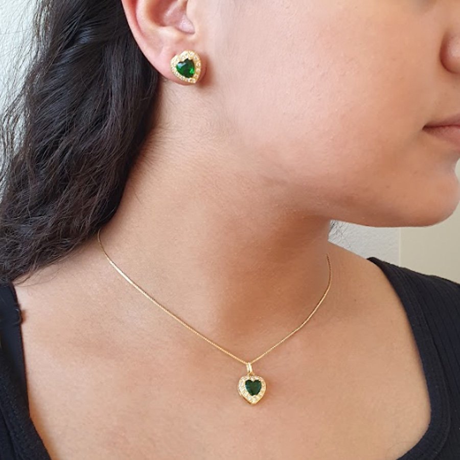 CONJUNTO FEMININO CORAÇÃO CRAVEJADO COM PEDRA NO MEIO