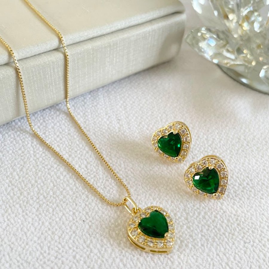 CONJUNTO FEMININO CORAÇÃO CRAVEJADO COM PEDRA NO MEIO