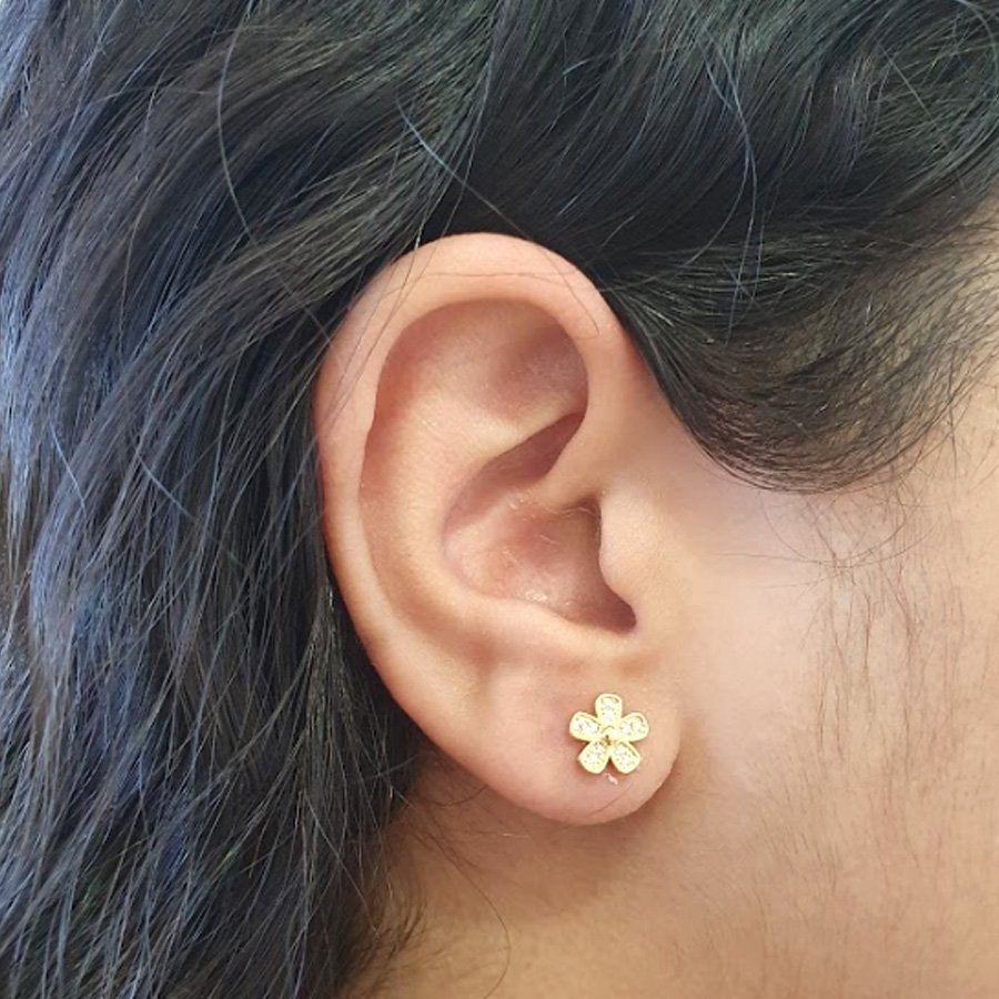 BRINCO DE FLOR COM ZIRCÔNIAS - PEQUENO