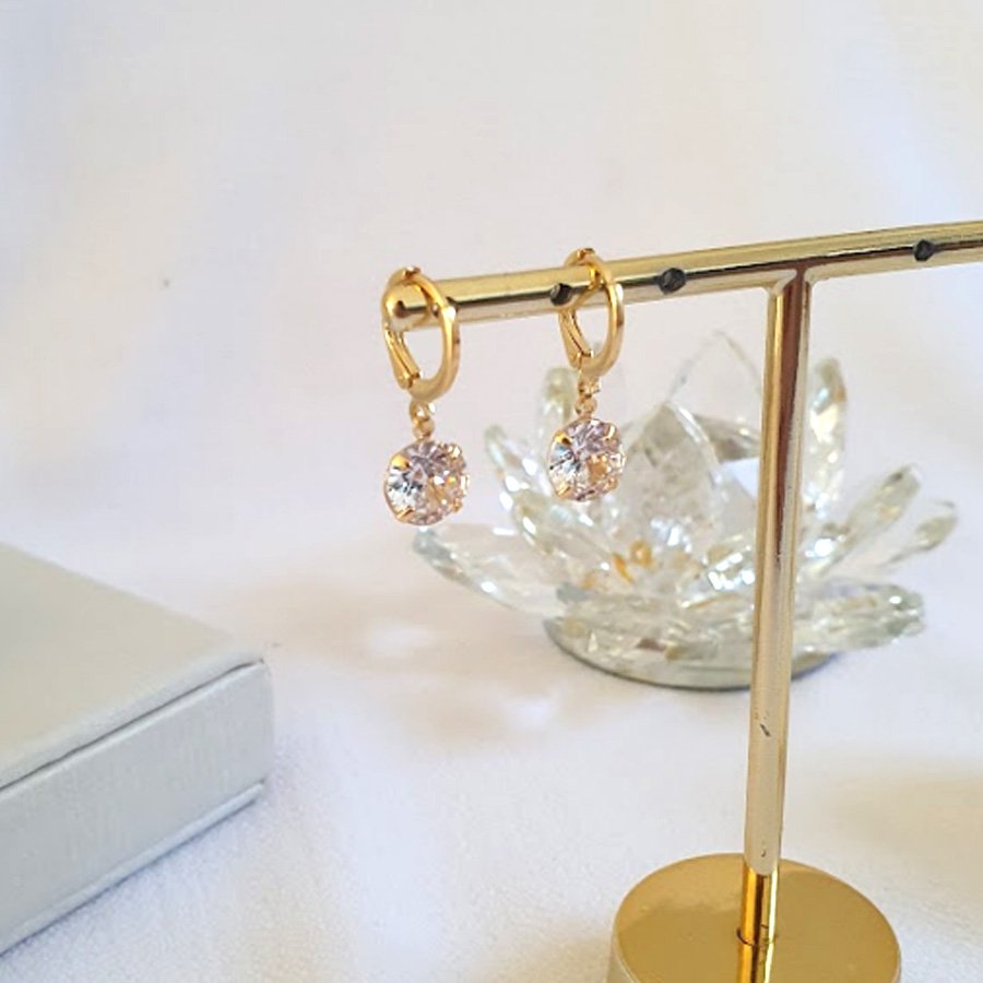 BRINCO DE ARGOLA COM ZIRCÔNIA REDONDA