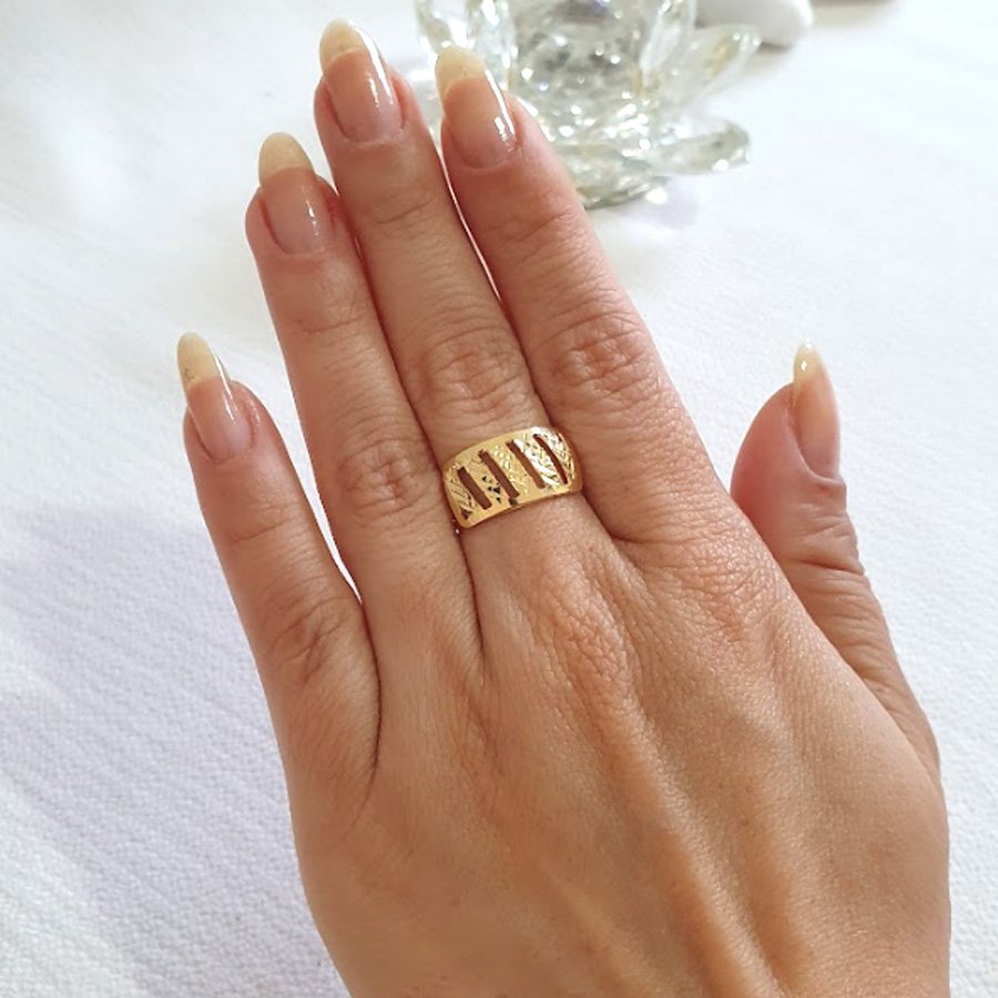 ANEL COM CHAPA VAZADA E DIAMANTADA