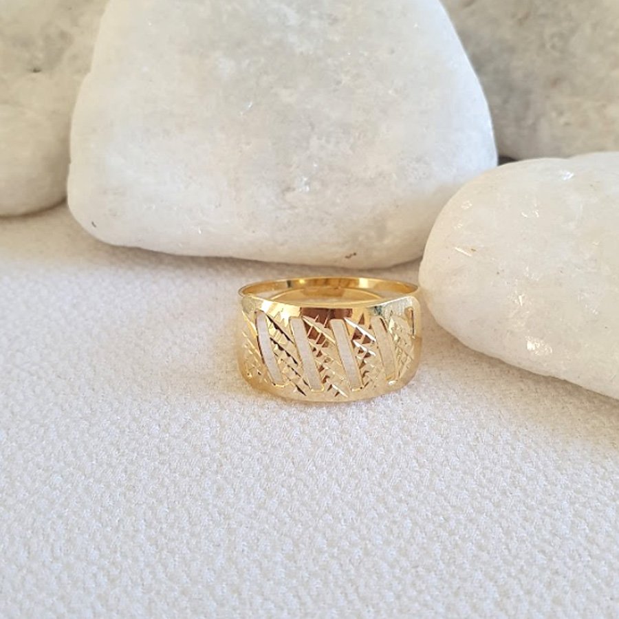 ANEL COM CHAPA VAZADA E DIAMANTADA