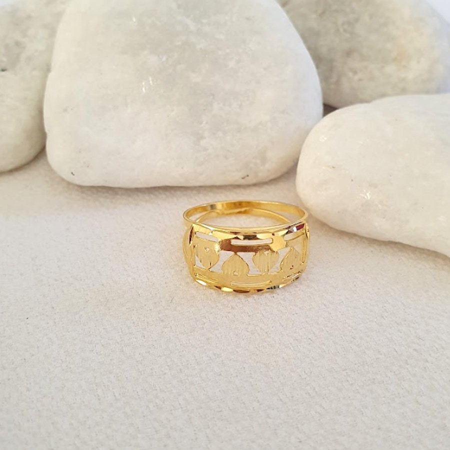 ANEL COM QUATRO CORAÇÕES DIAMANTADOS