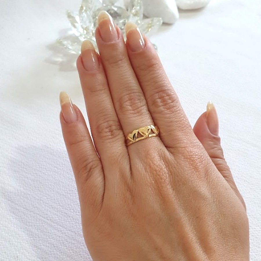 ANEL COM CORAÇÕES DIAMANTADOS