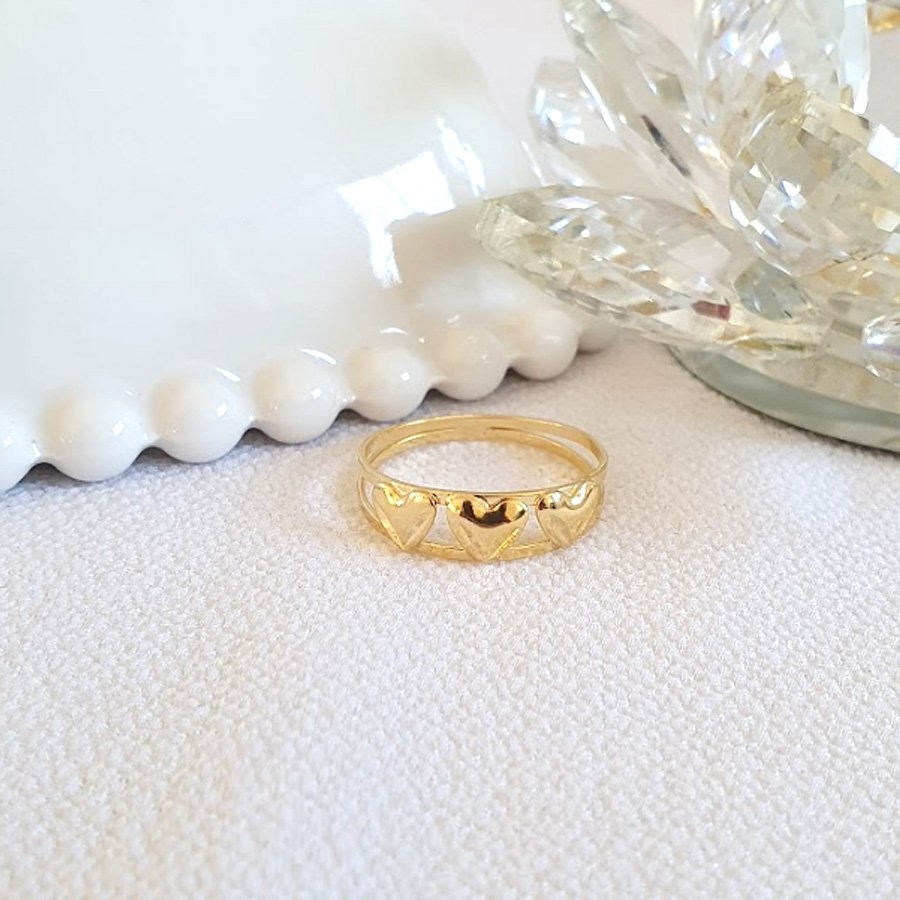 ANEL COM CORAÇÕES DIAMANTADOS