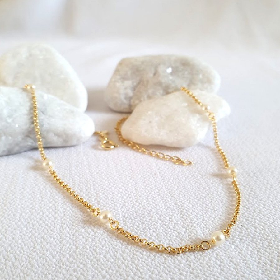 CORRENTE FEMININA COM PÉROLAS ELO PORTUGUÊS