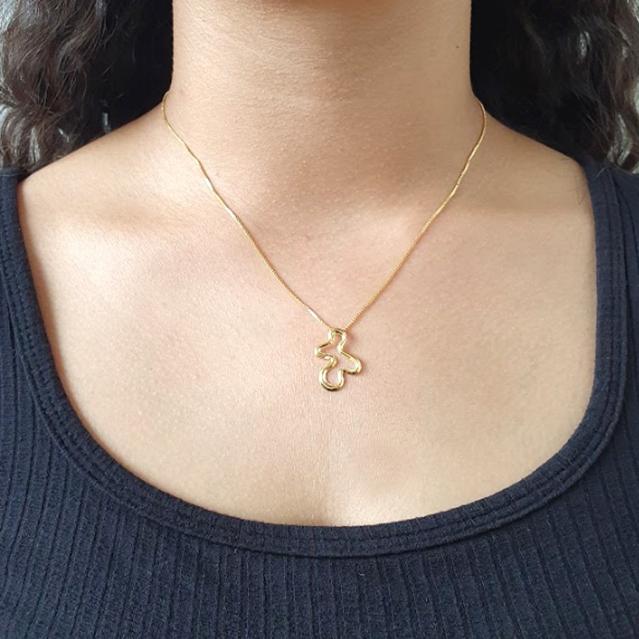 CORRENTE FEMININA COM DESIGN TRABALHADO