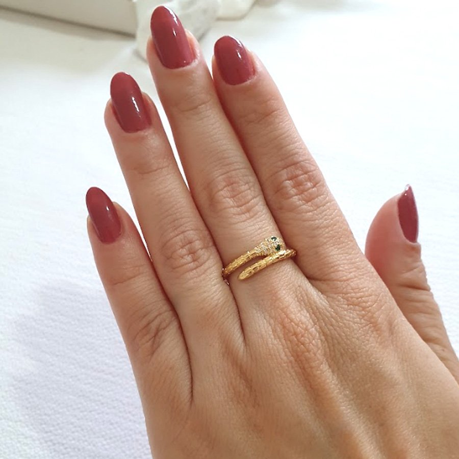 ANEL DE COBRA COM PEDRAS DE ZIRCÔNIAS