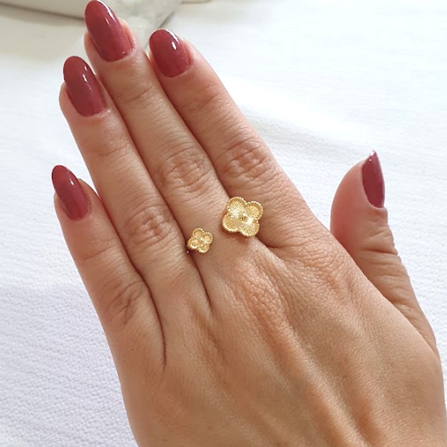 ANEL COM DOIS TREVOS DIAMANTADO