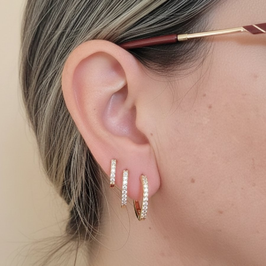 BRINCO ARGOLA DE CORAÇÃO COM PEDRAS DO LADO - TRIO