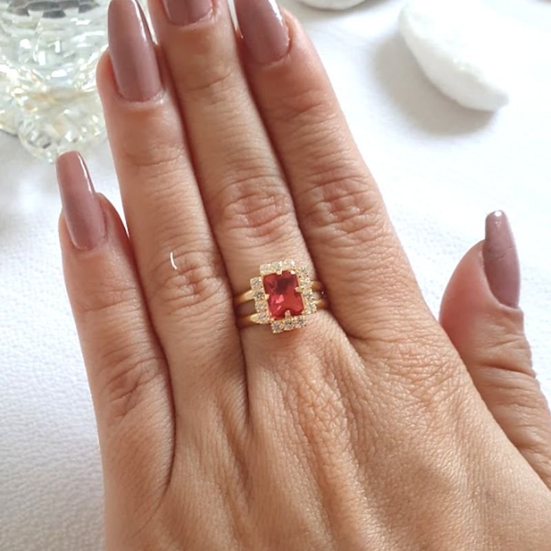 ANEL COM STRASS E PEDRA QUADRADA