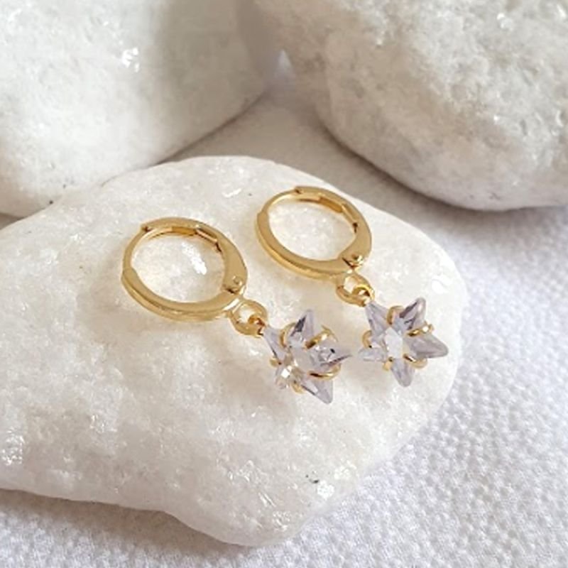 BRINCO ARGOLA COM ESTRELA DE ZIRCÔNIA 2,3CM