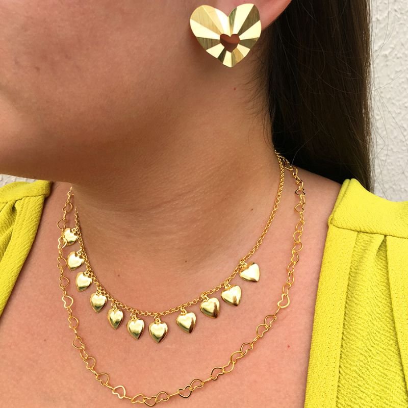 BRINCO COM DESIGN DE CORAÇÃO DOURADO LISO