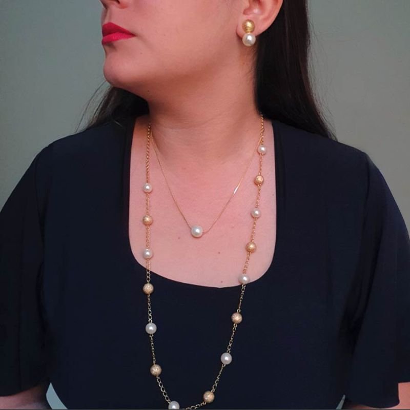 BRINCO MEIA BOLA TRABALHADA COM UMA PÉROLA