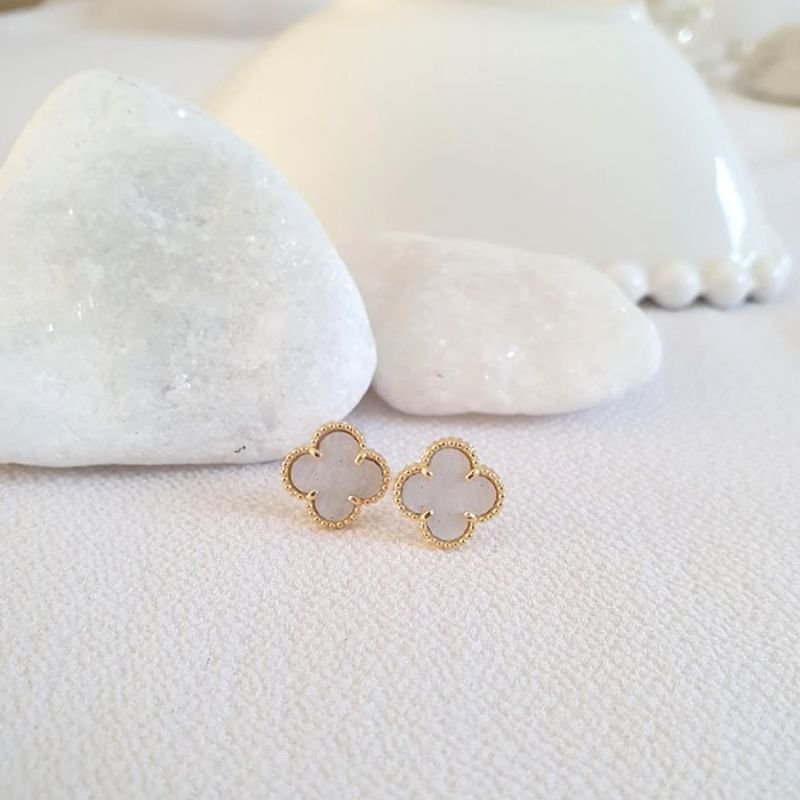 BRINCO TREVO DE MADREPÉROLA