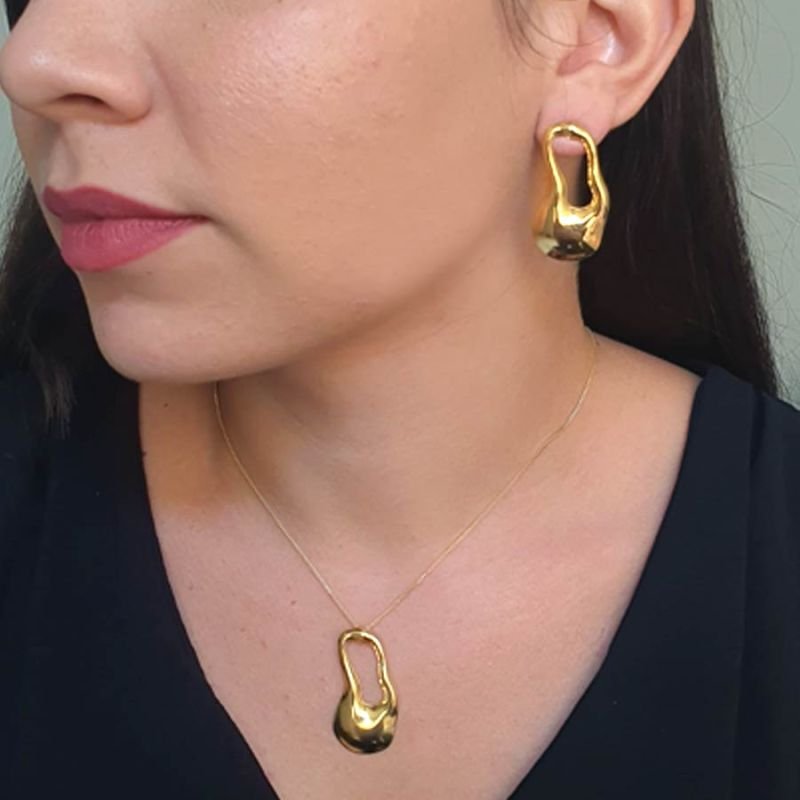 CONJUNTO COM DESIGN AMASSADO E VAZADO