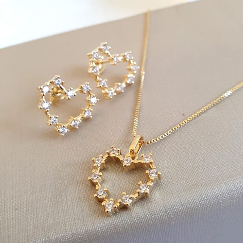 CONJUNTO DE CORAÇÕES COM DEZ ZIRCÔNIAS BRANCA