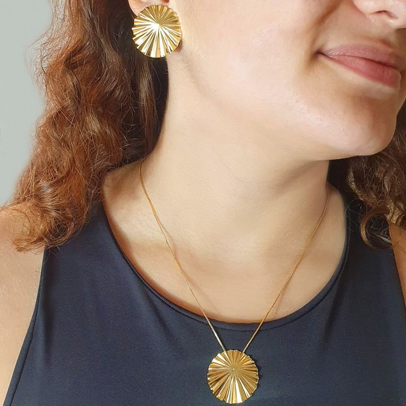 CONJUNTO REDONDO LISTRADO E TRABALHADO