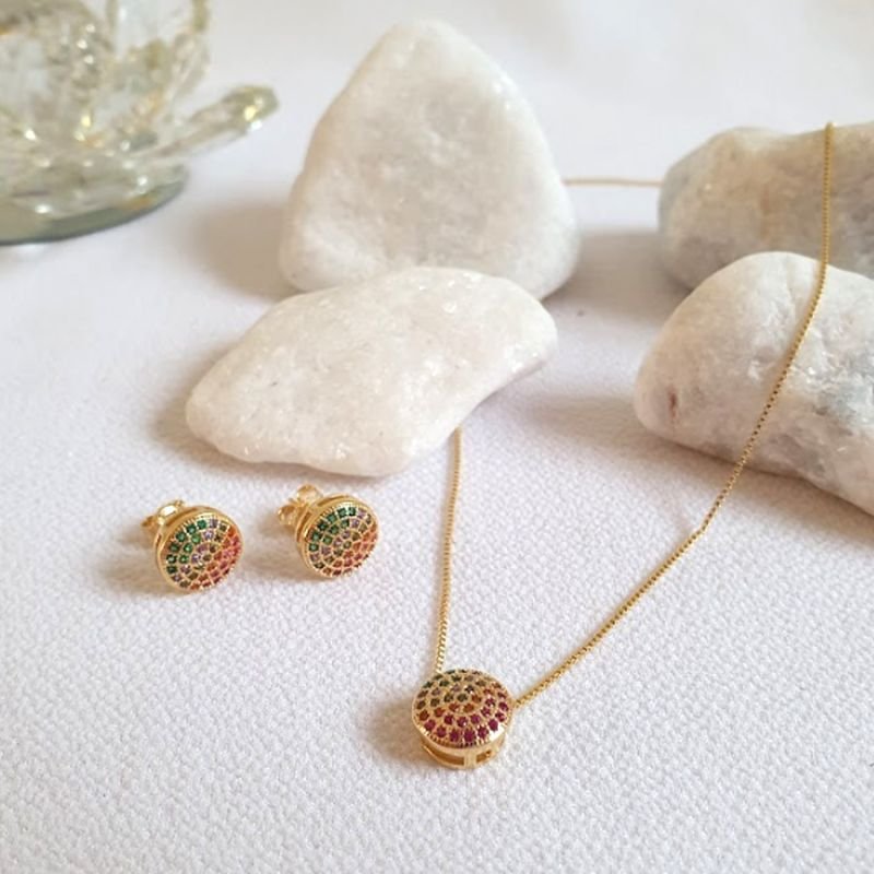 CONJUNTO TRABALHADO REDONDO COM ZIRCÔNIAS COLORIDAS