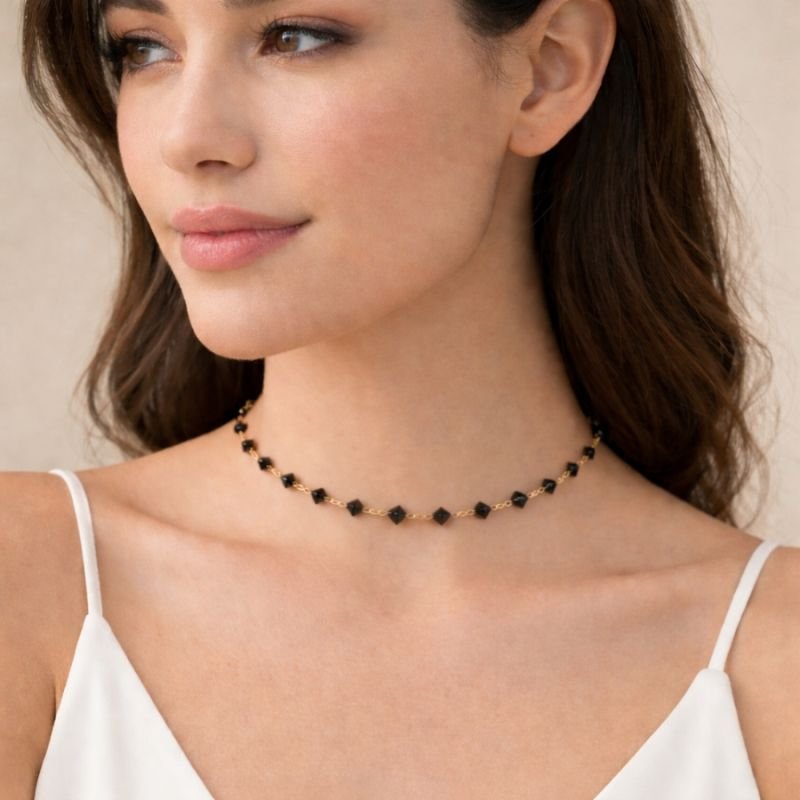 CORRENTE FEMININA COM PEDRAS ACRÍLICA TRIANGULAR