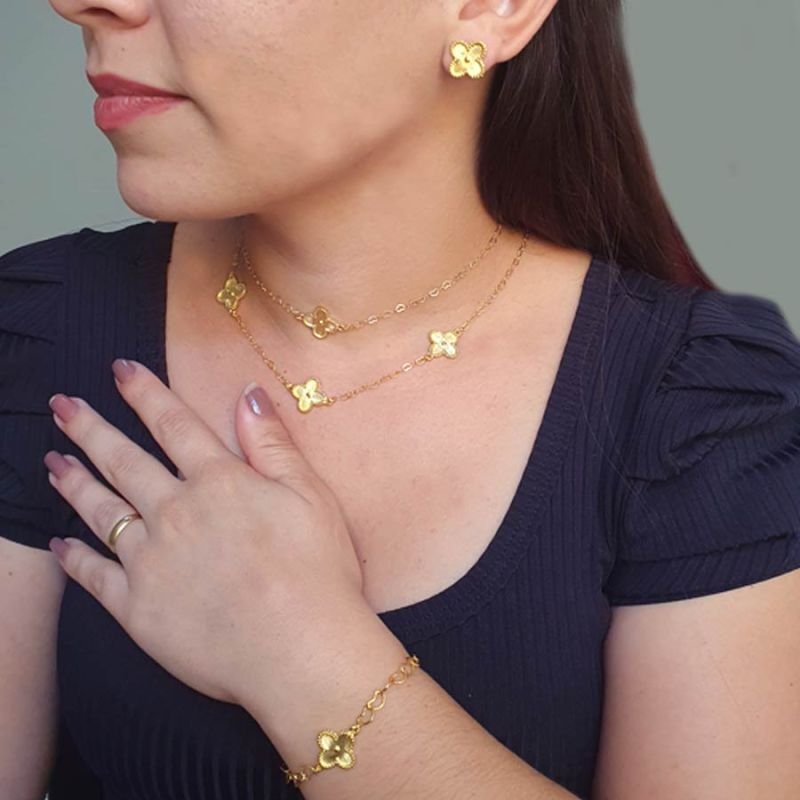 CORRENTE FEMININA COM TRÊS FLOR DIAMANTADA