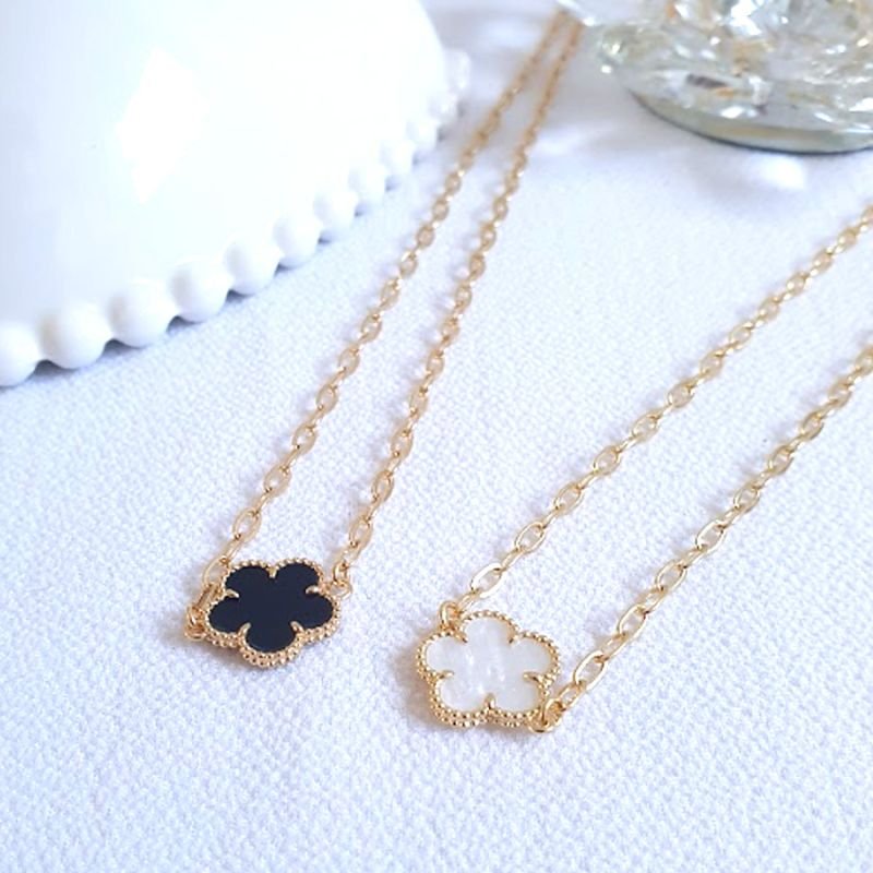 CORRENTE FEMININA ELOS OVAIS COM UMA FLOR