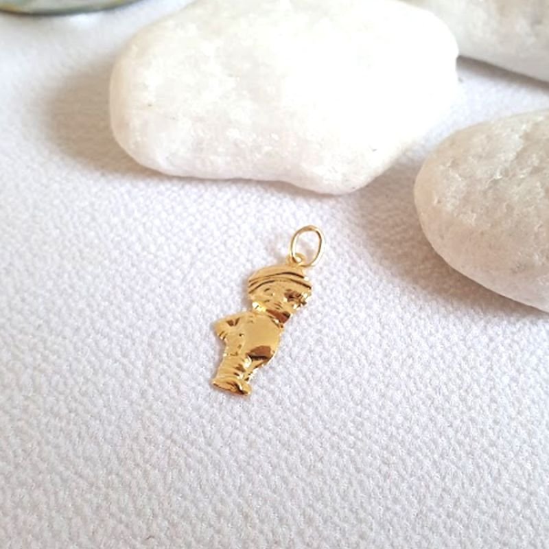 PINGENTE COM UM MENINO