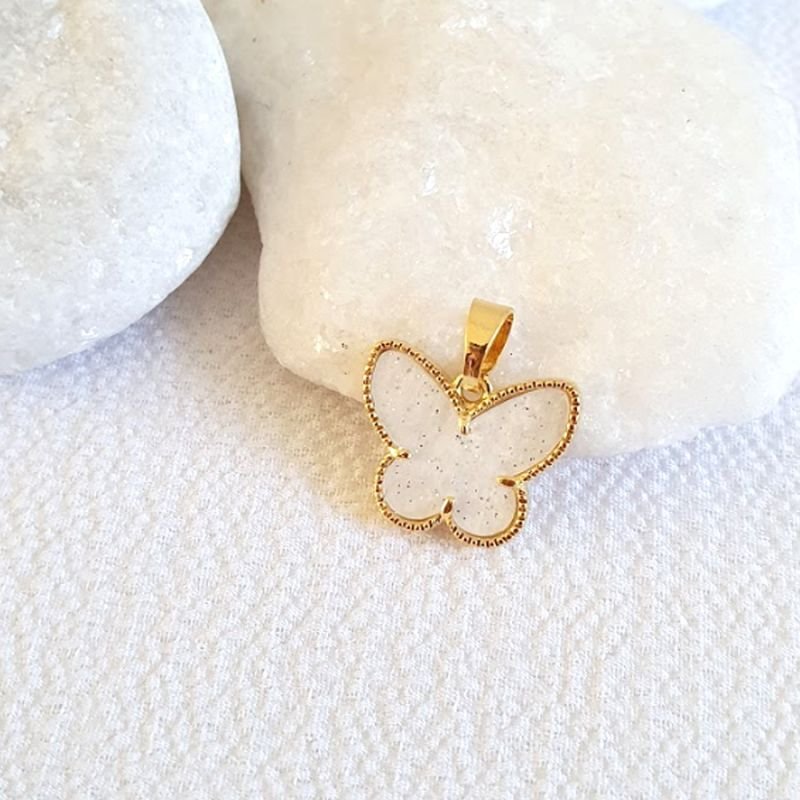 PINGENTE DE BORBOLETA COM MADREPÉROLA