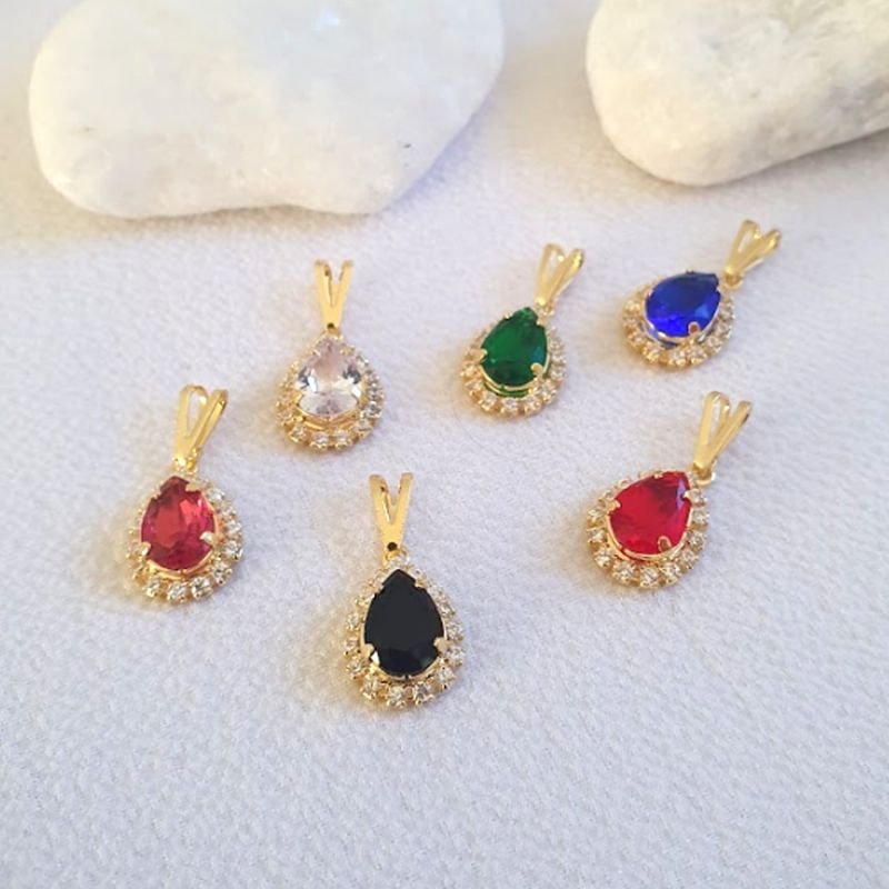 PINGENTE GOTA COM STRASS EM VOLTA
