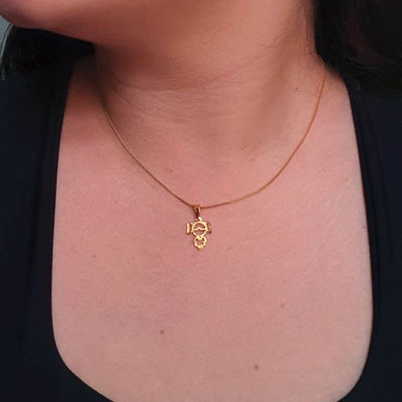PINGENTE MENINA TRABALHADA E DIAMANTADA