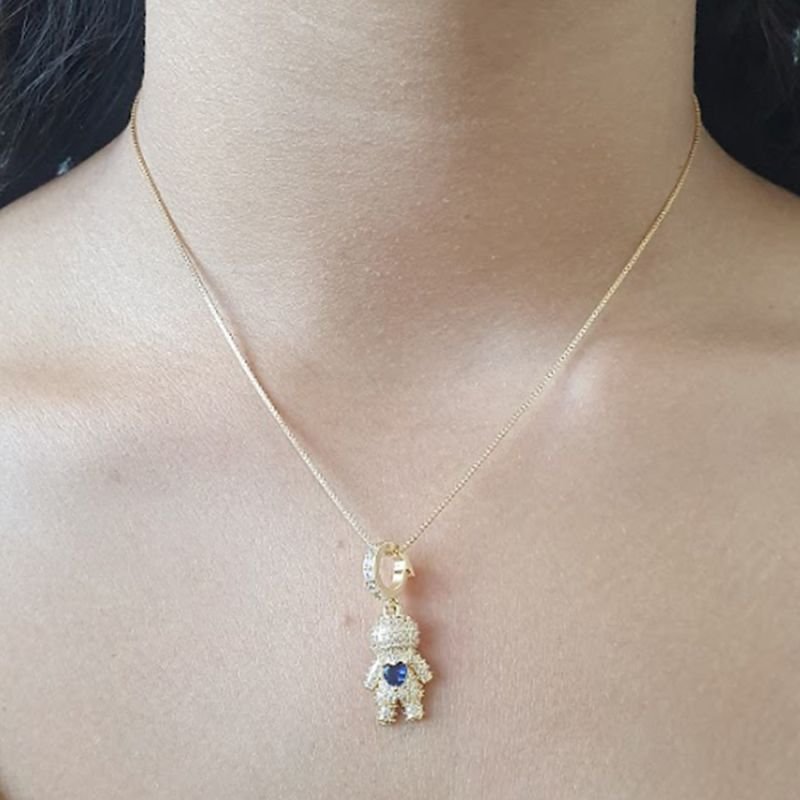 PINGENTE MENINO CRAVEJADO COM UM CORAÇÃO NO MEIO