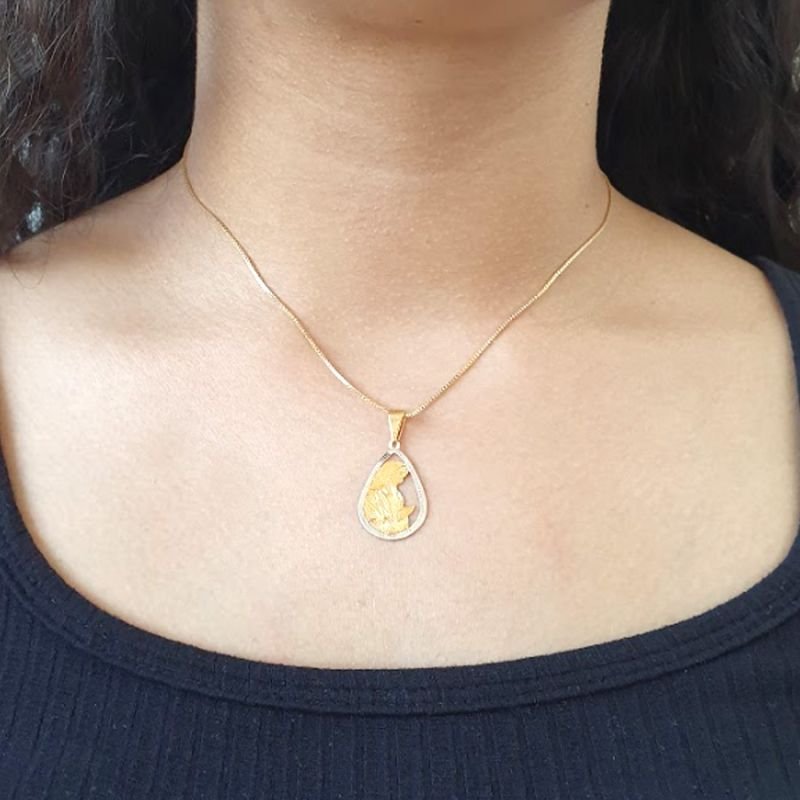 PINGENTE TRABALHADO VIRGEM MARIA COM RÓDIO