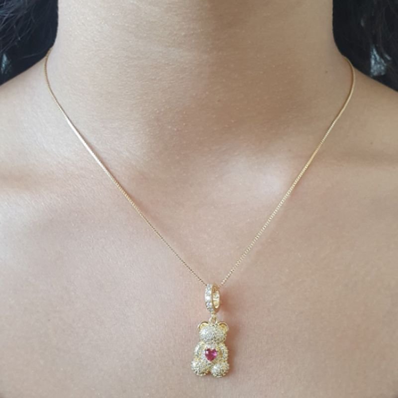 PINGENTE URSO CRAVEJADO COM UM CORAÇÃO NO MEIO