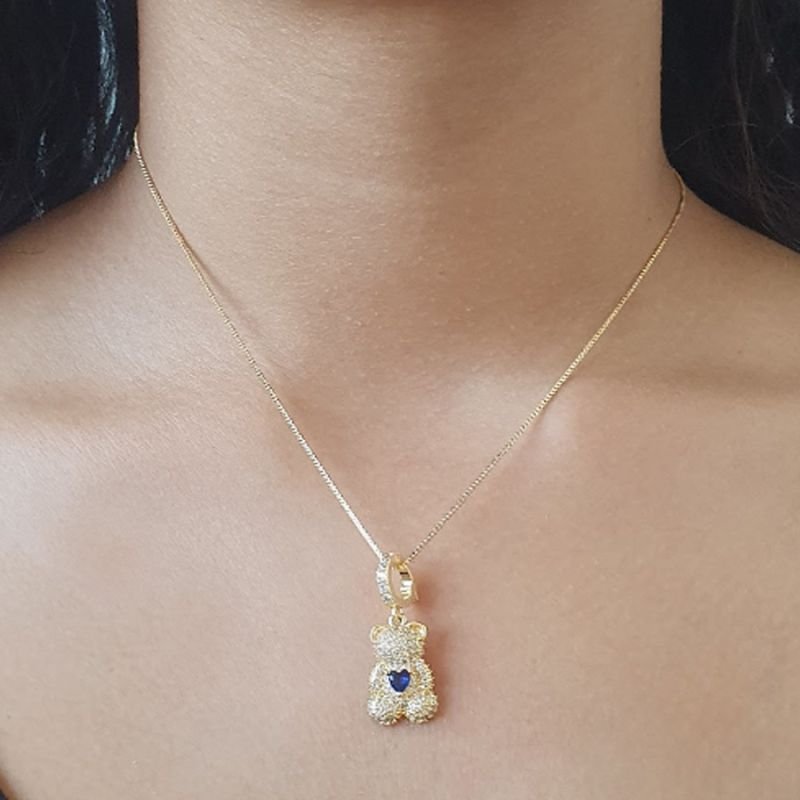 PINGENTE URSO CRAVEJADO COM UM CORAÇÃO NO MEIO