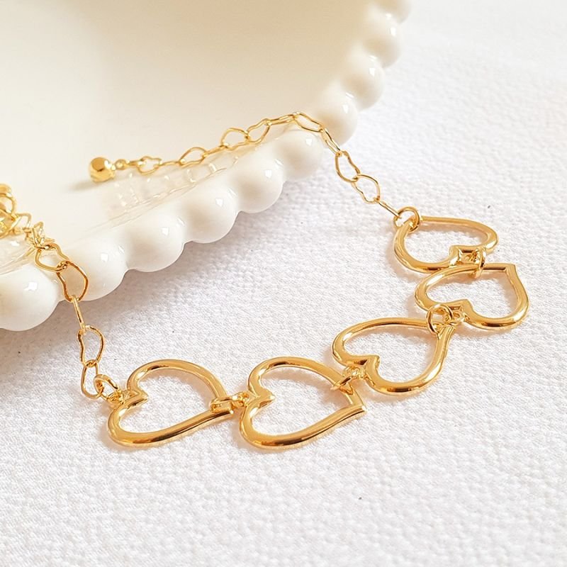 PULSEIRA FEMININA COM CINCO CORAÇÕES LISO E VAZADOS