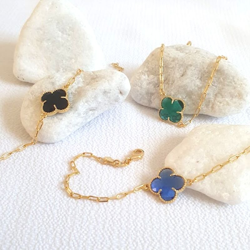 PULSEIRA FEMININA FINA COM UM TREVO