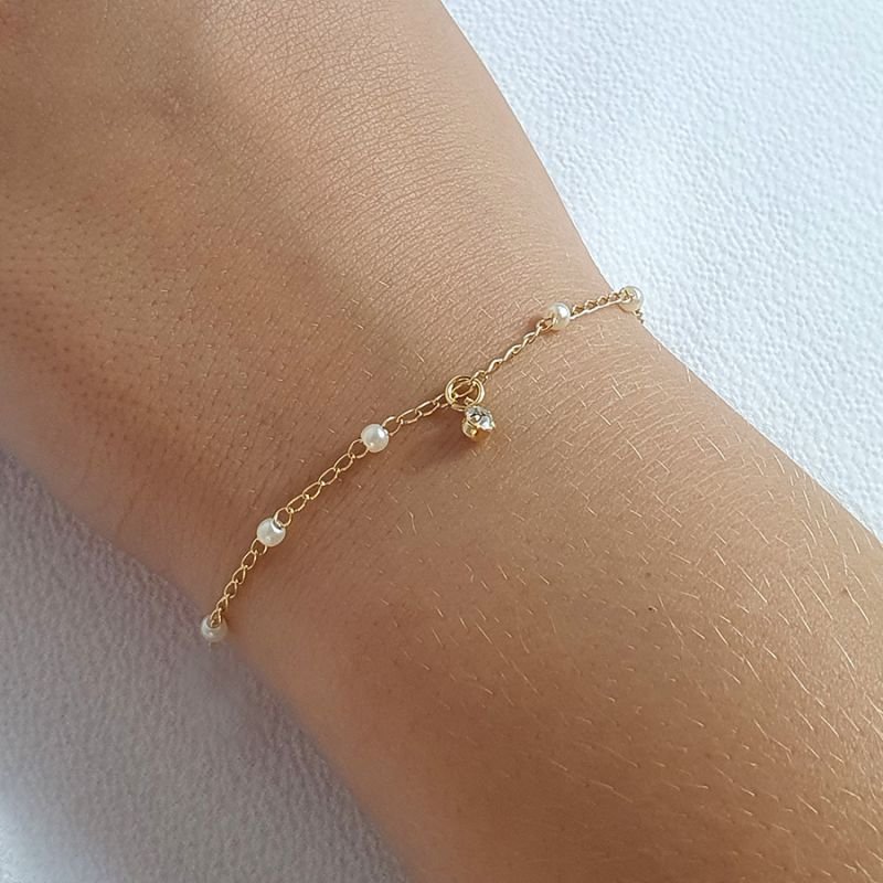 PULSEIRA INFANTIL COM SEIS PÉROLAS E UM STRASS